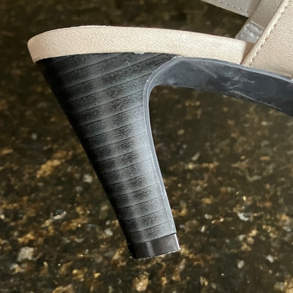 Slingback Heels Pumps Cream Size 7.5 - Picture 11 of 17